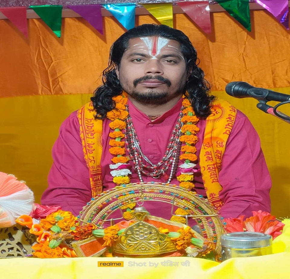 Guruji of Maa Vaishnow Sewa Trust performing a puja